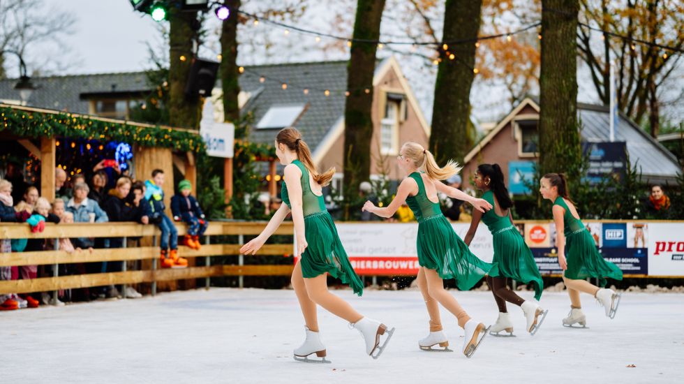 Gedurende 7 weken kunnen bezoekers van Winter Village Laren rekenen op vele bijzondere dag- en avondactiviteiten.