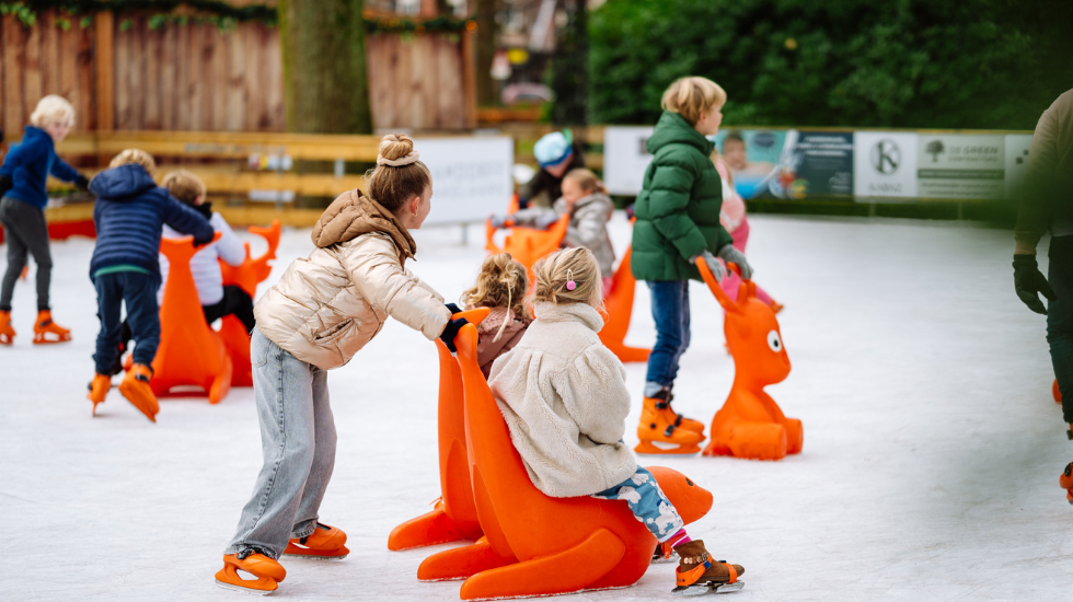 Bij Winter Village laren is het mogelijk om met je hele klas te komen schaatsen